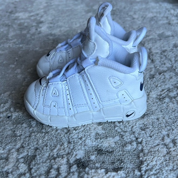 Kids' Air More Uptempo Sneaker Nike White & Blue Size 5C - Picture 3 of 5